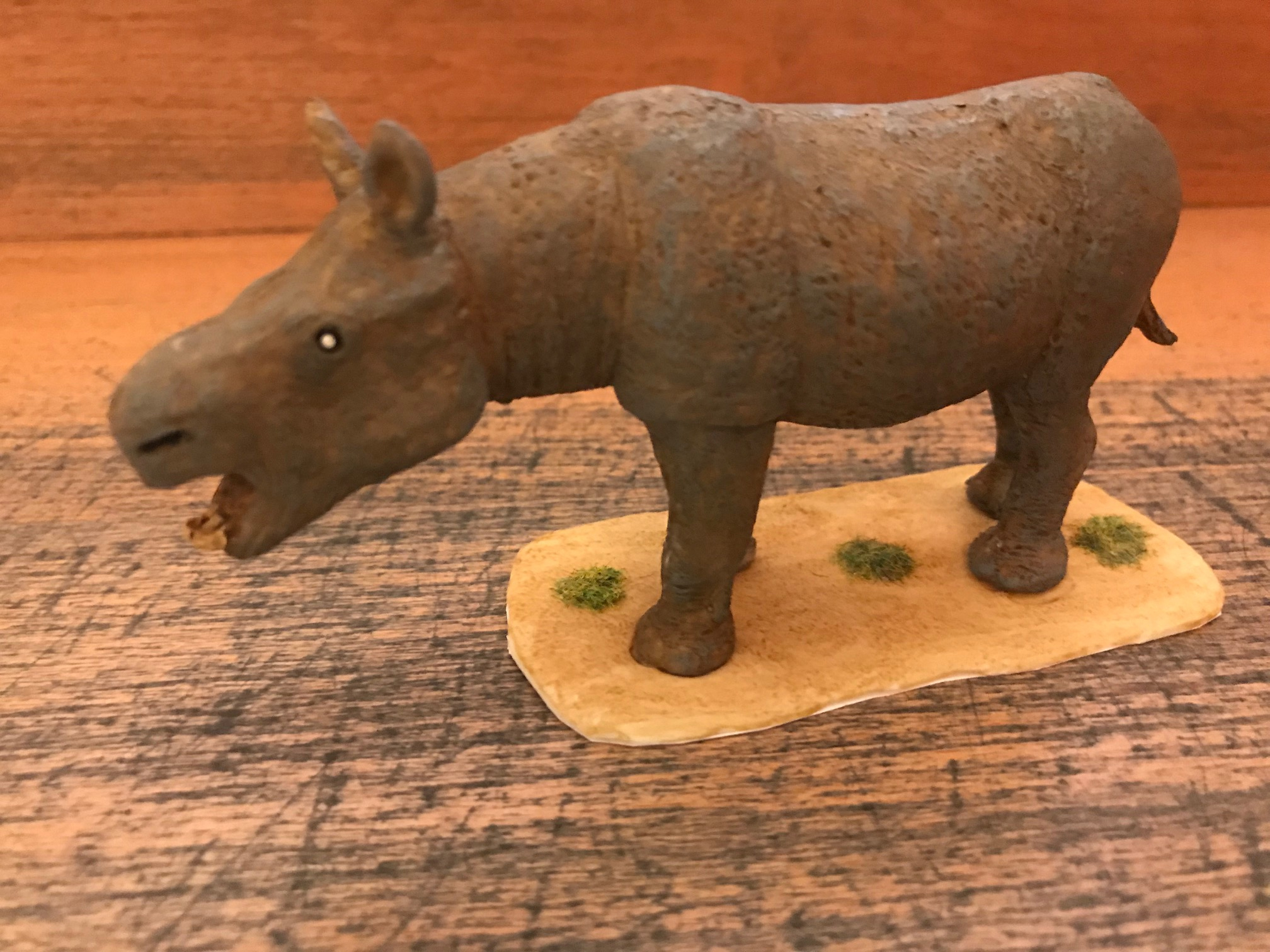 Aceratherium incisivum, reproducción artesanal pintada a mano edición limitada del rinoceronte sin cuerno del Mioceno