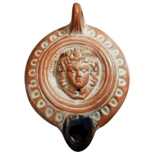 Lucerna romana con cara de Medusa